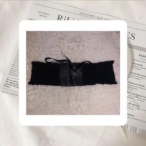 ♡ Black waist corset.